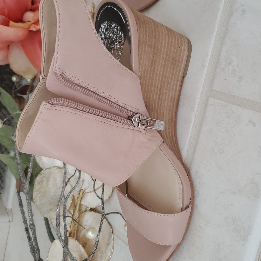 💋 VINCE CAMUTO Blush Wedge Buckle Sandals 💋 - Picture 10 of 14